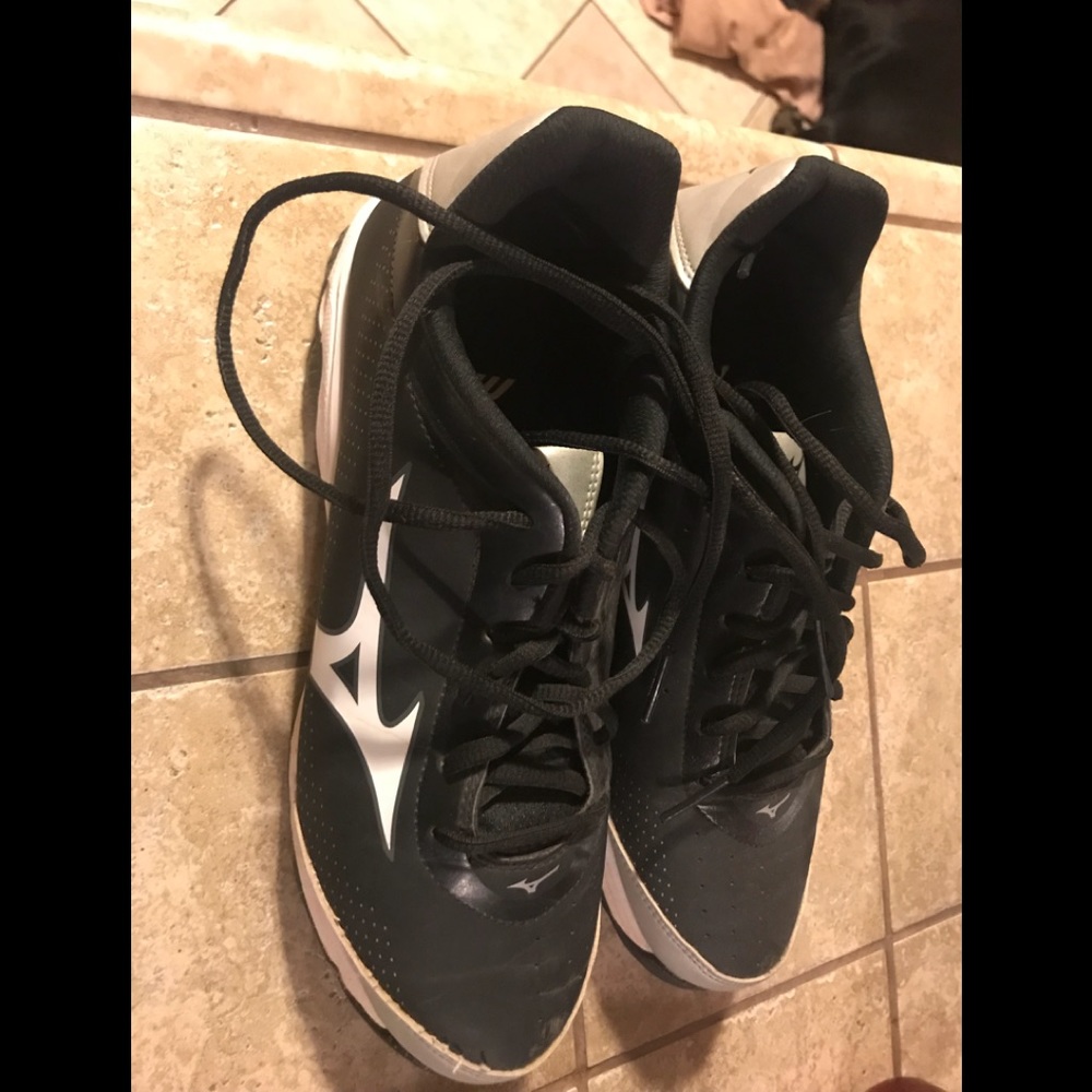 Mizuno softball cleats
